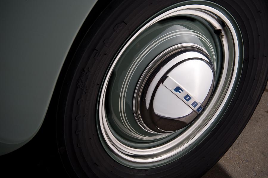  Ford V8 Super Deluxe Station Wagon 1948 года  (фото 5 из 62)